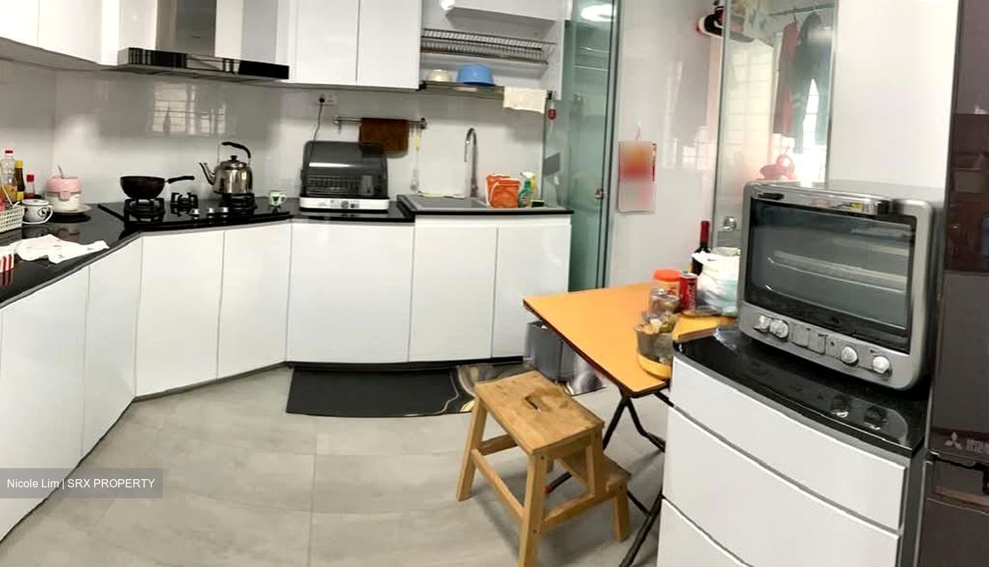 Blk 533 Hougang Avenue 6 (Hougang), HDB Executive #584886281